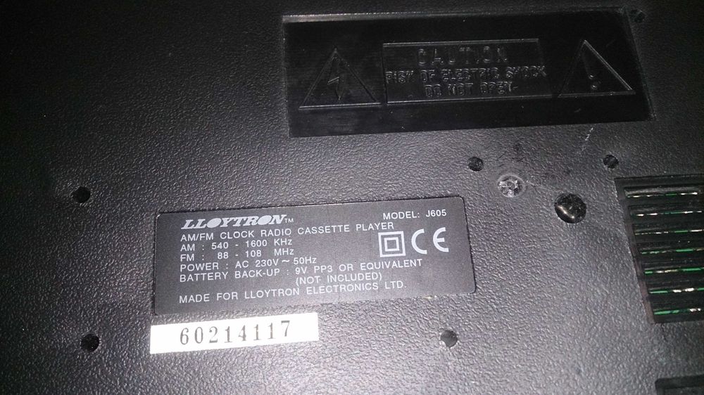 rádio despertador digital (lloytron j605)