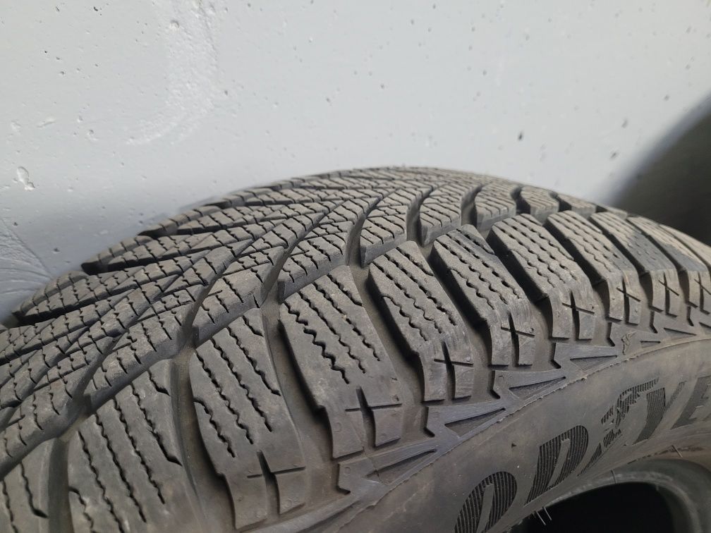 Зимові шини Goodyear UltraGrip Ice 2 215/60 R16 99T XL