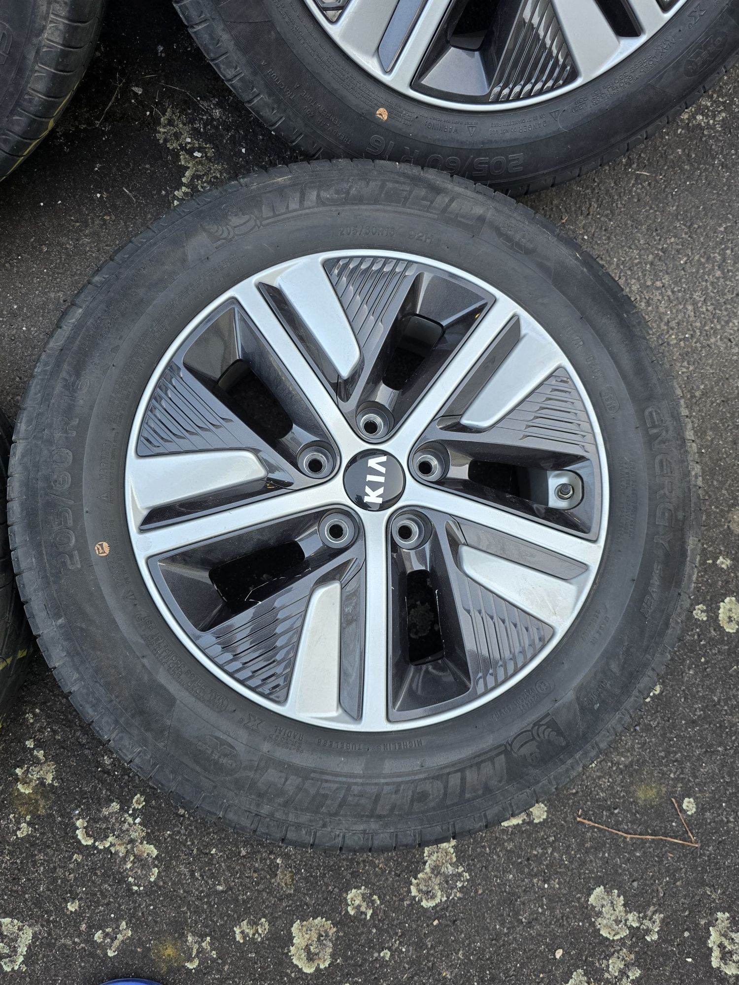 Koła felgi aluminiowe Kia Niro 16 cali Opony Michelin lato