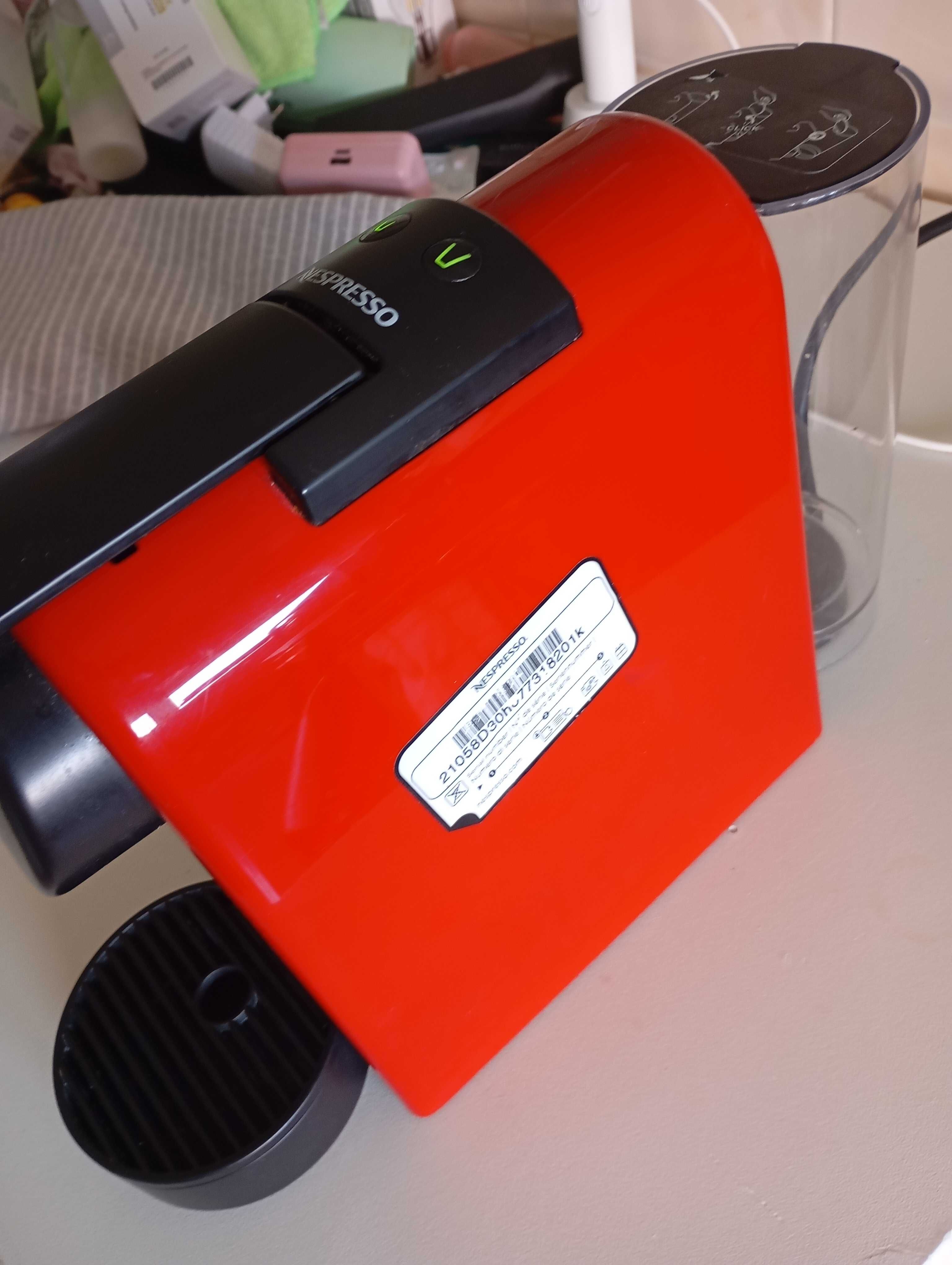 Máquina Nespresso delonghi