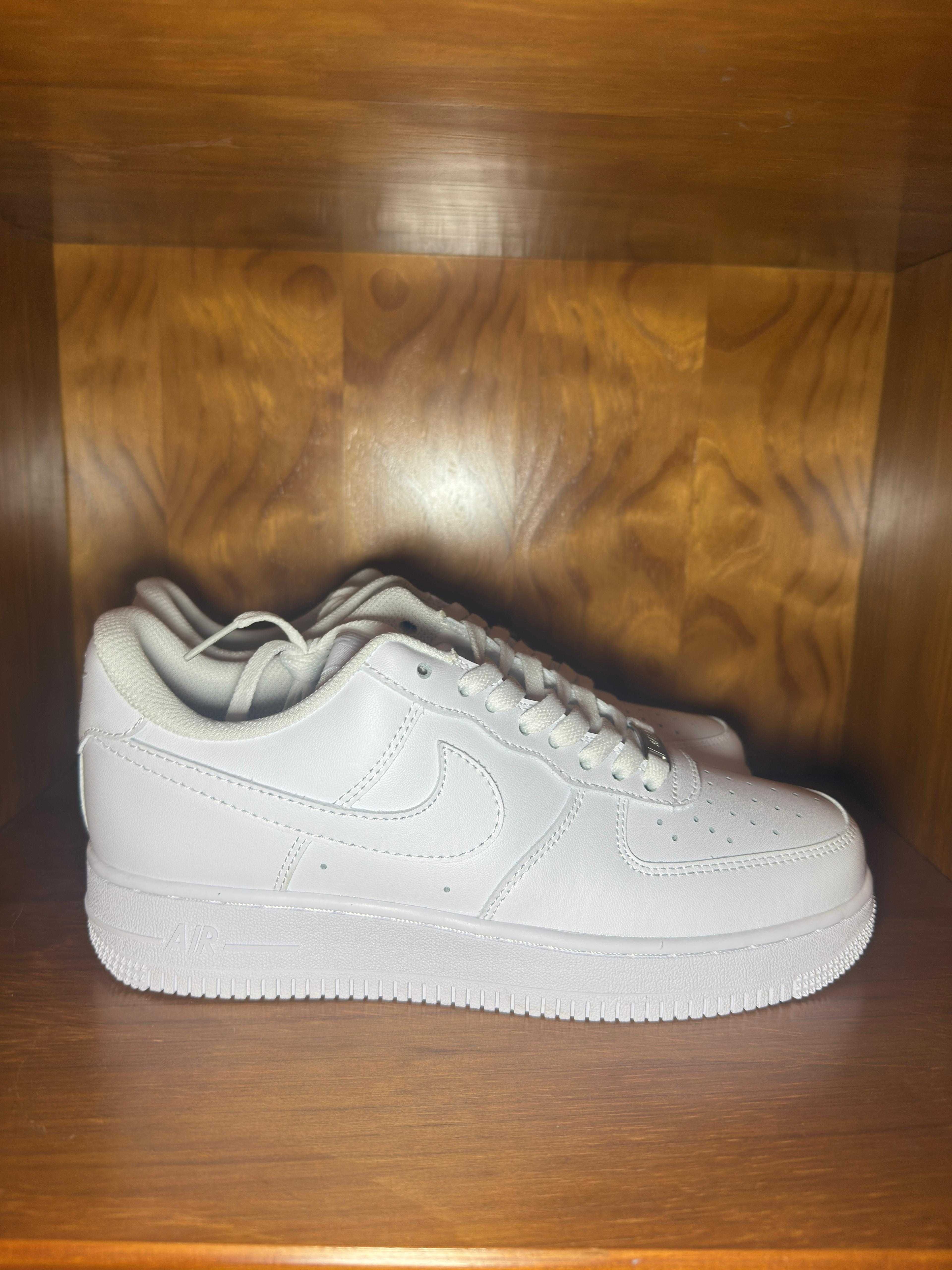 Nike Air Force brancos com caixa e novos