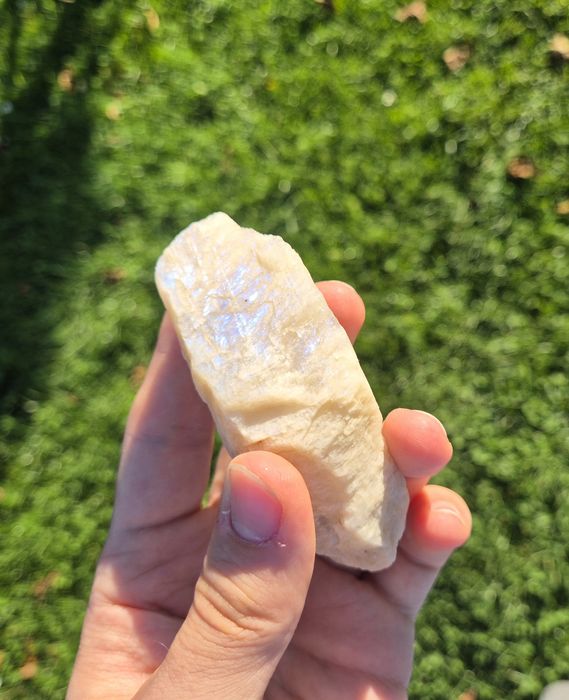 Kamień księżycowy biały niebieski