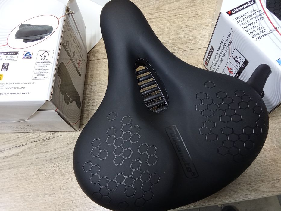 Седло немецкое Bikemate широкое комфортное эластомеры