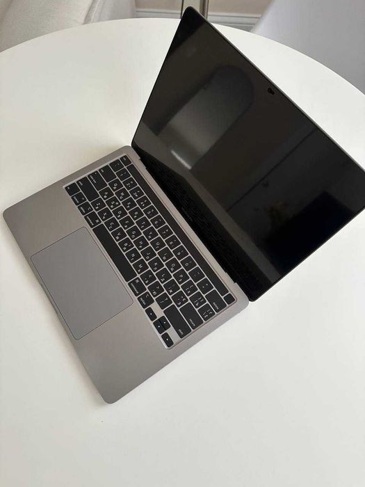 Продаю MacBook Pro (13", 2020) в ідеальному стані