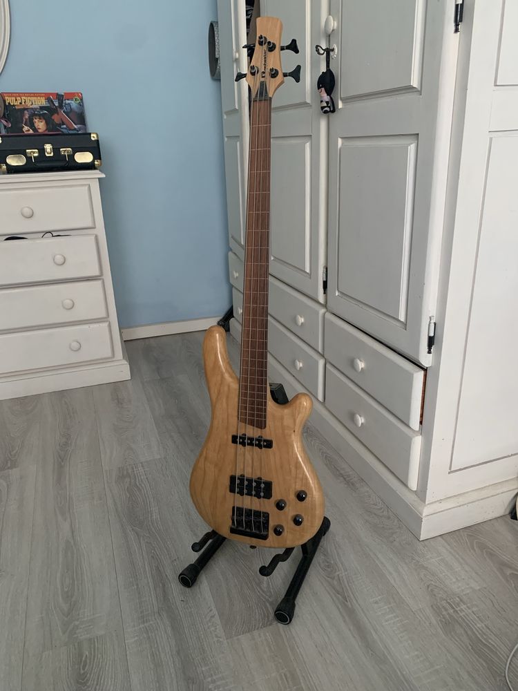 Baixo Eletrico Fretless Rochester (Novo)