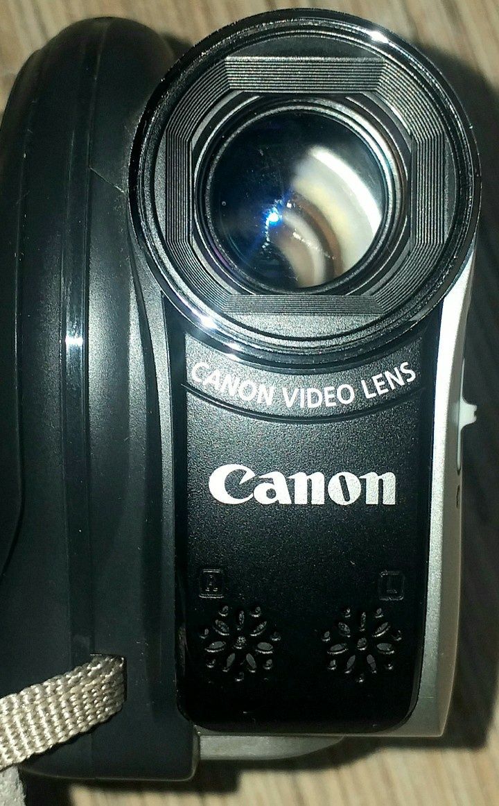 Цифовая видеокамера Canon DC301 E  PAL