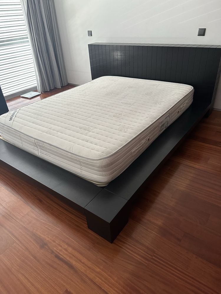 Cama casal bom estado