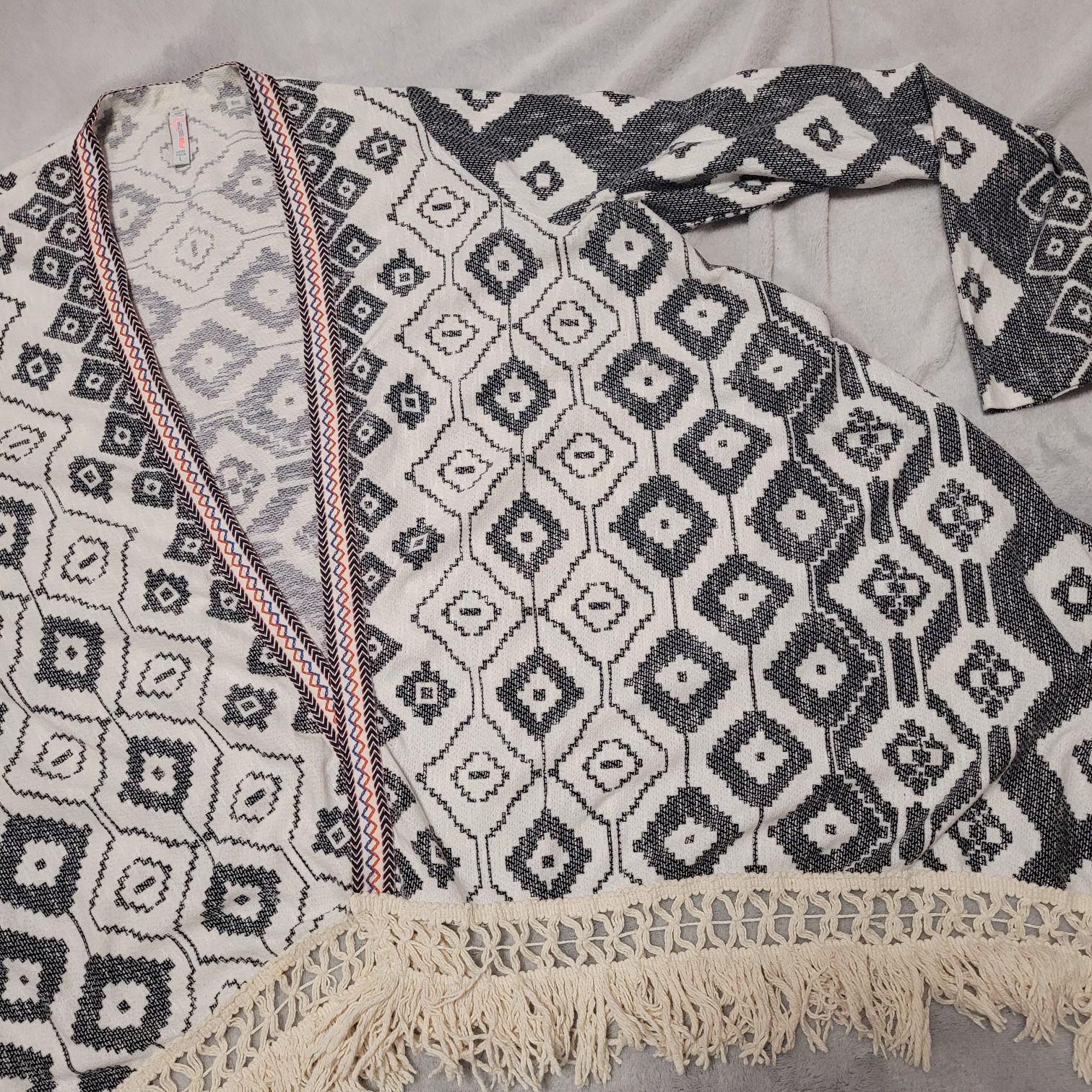 Narzutka/ bluza  z frędzlami