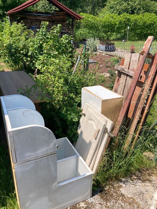 Opróżnianie domów mieszkań piwnic strychów garaży wycinka drzew gruz