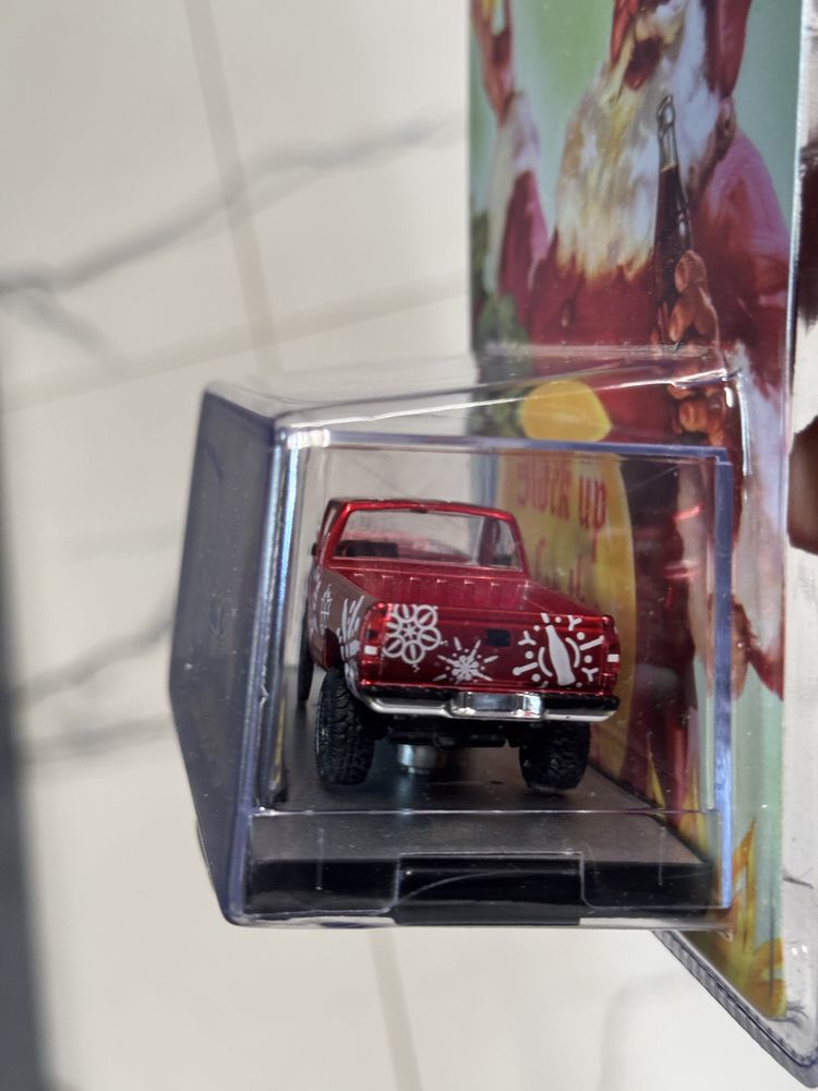 M2 1993 Chevrolet Silverado 1500 4x4 Coca-Cola Św. Mikołaj gablotka HW