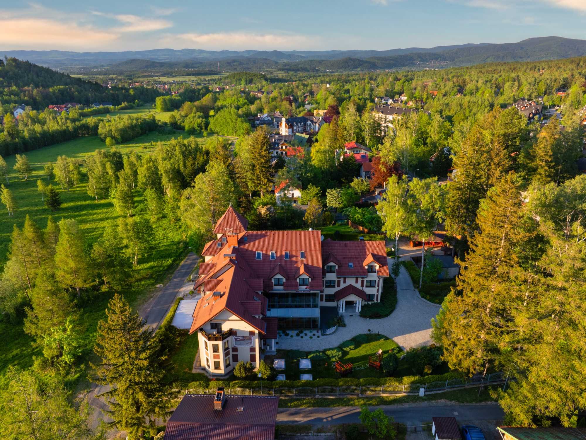 Noclegi w Karpaczu (Hotel*** - śniadanie basen jacuzzi sauna w cenie!)