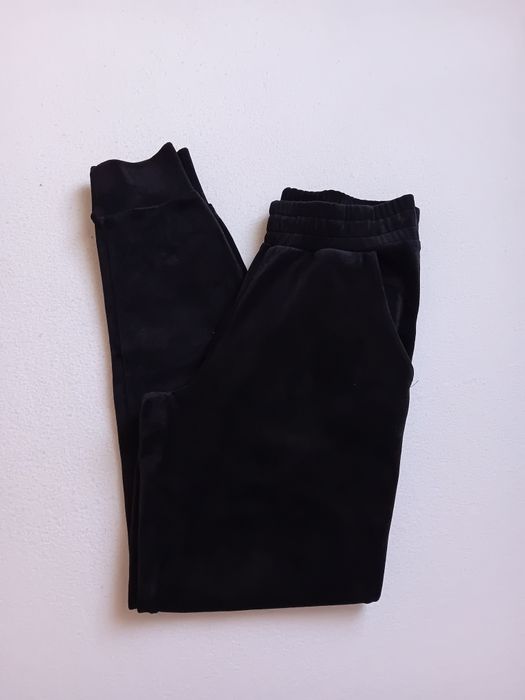 Czarne welurowe dresy