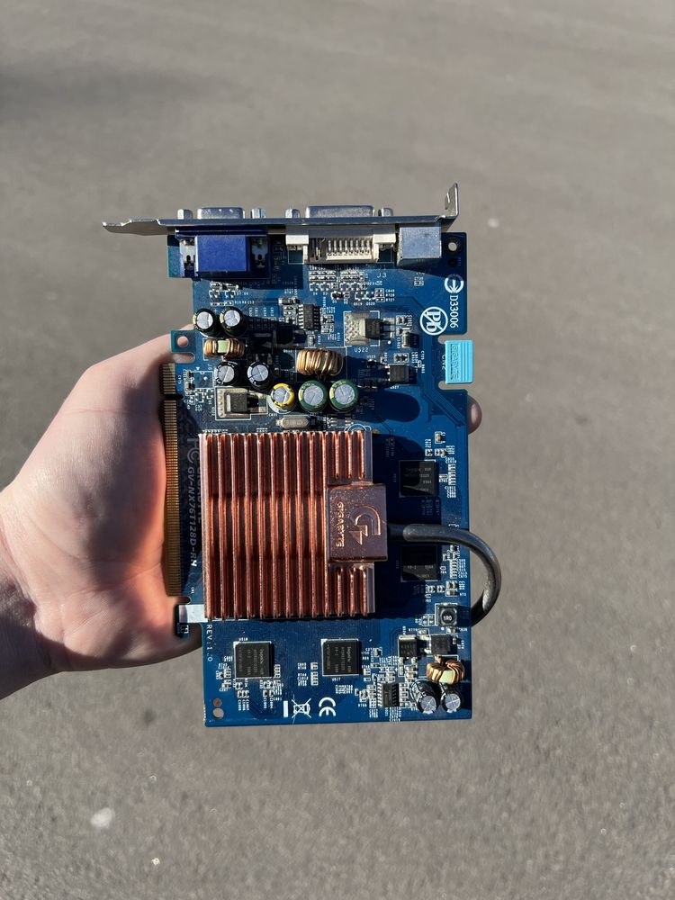 Відеокарта Gigabyte GV-NX76T128D-RH