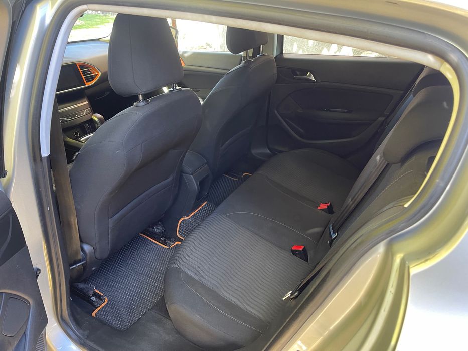 Продам автомобіль Пежо 308 2016