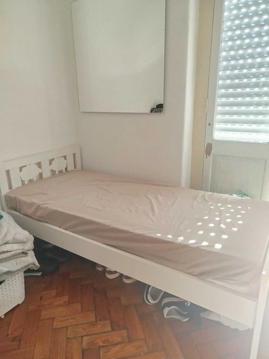 Cama de criança semi usada (incluído os dois colchões)