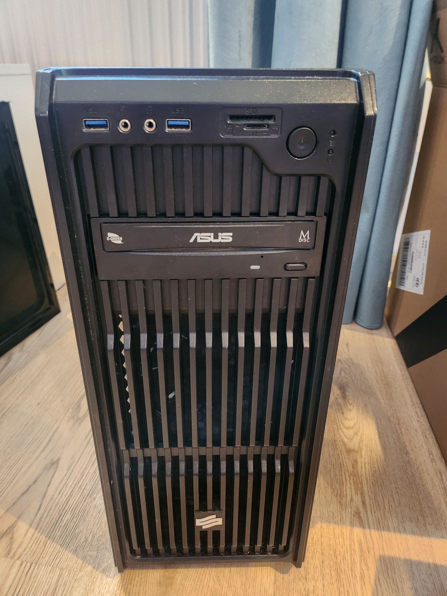 Napęd DVD -nagrywarka Asus i obudowa do komputera