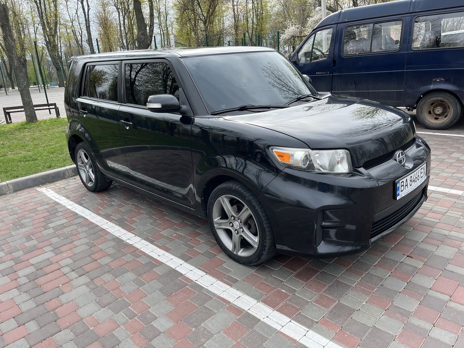 Продам  машину Тойота Scion 2012