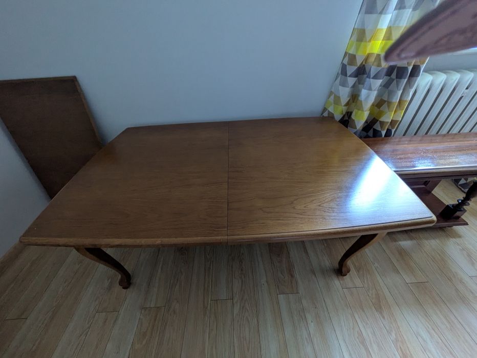 Stylowy stół do salonu