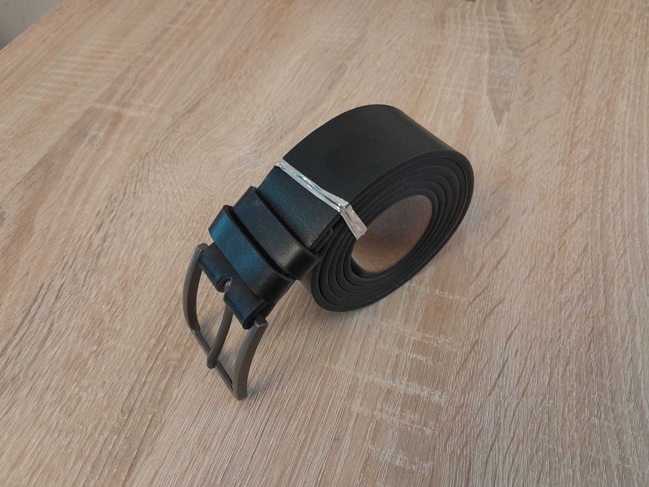 Nowy klasyczny czarny pasek, gładki, rozm. 120 cm ( klamra szara )