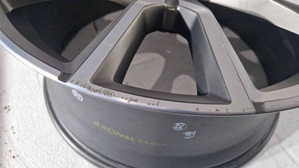 Sprzedam felgę aluminiowa BMW 9.5Jx22"