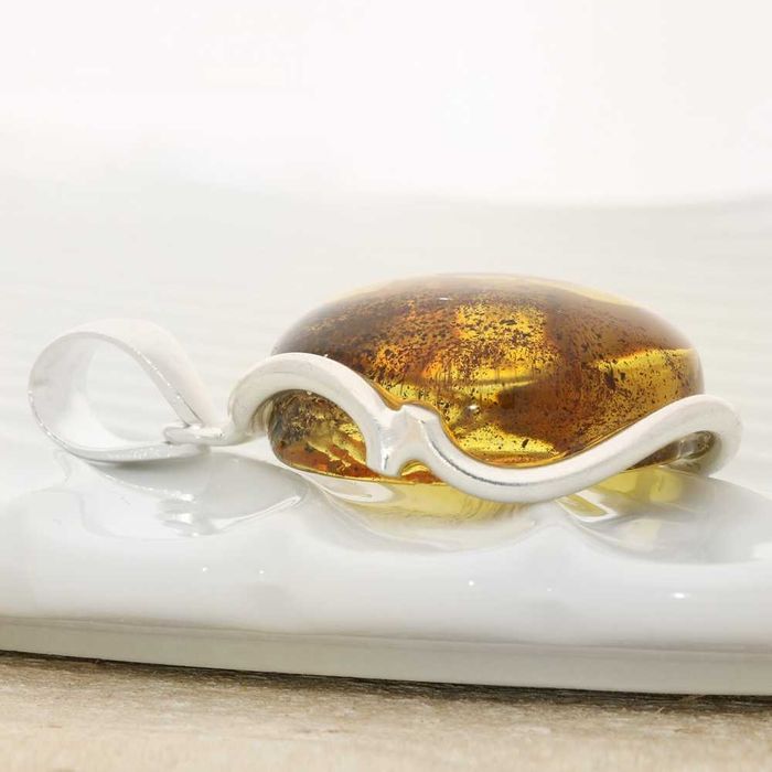 Srebrna zawieszka z bursztynem pr.925