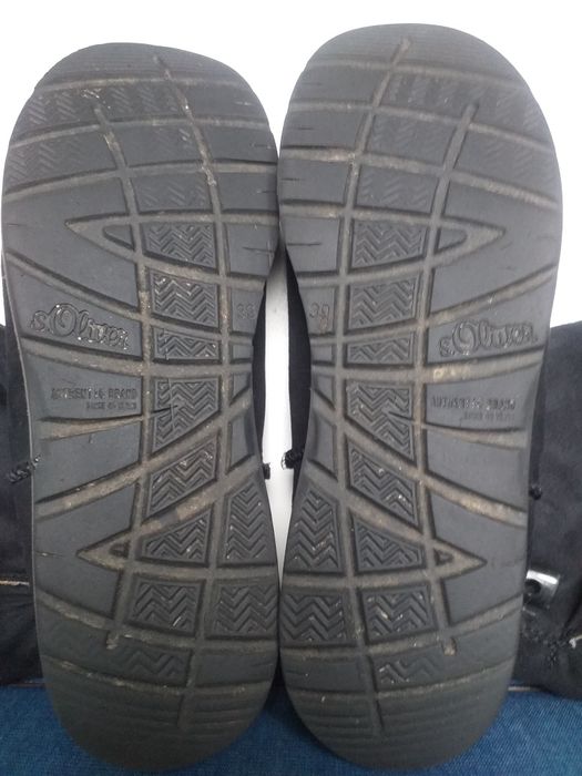 Ботінки жіночі, замшеві, чорні