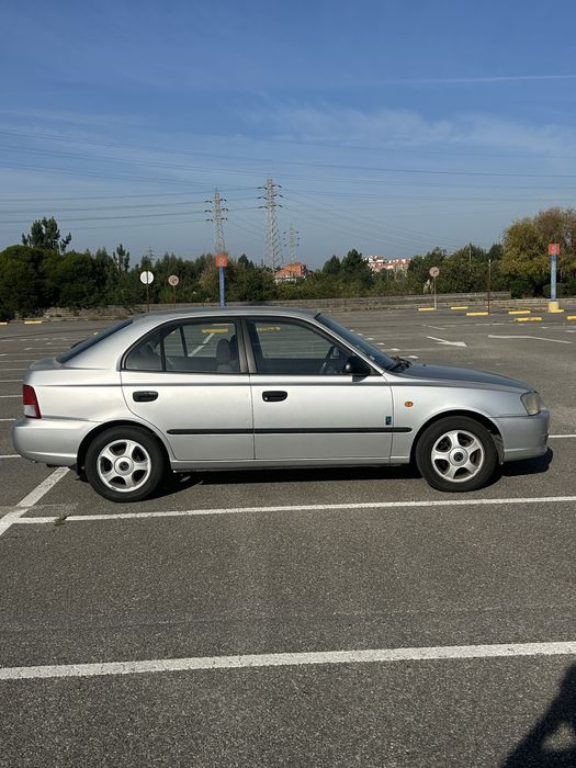 Hyundai Accent 1.3 GLS (2002) – Gasolina