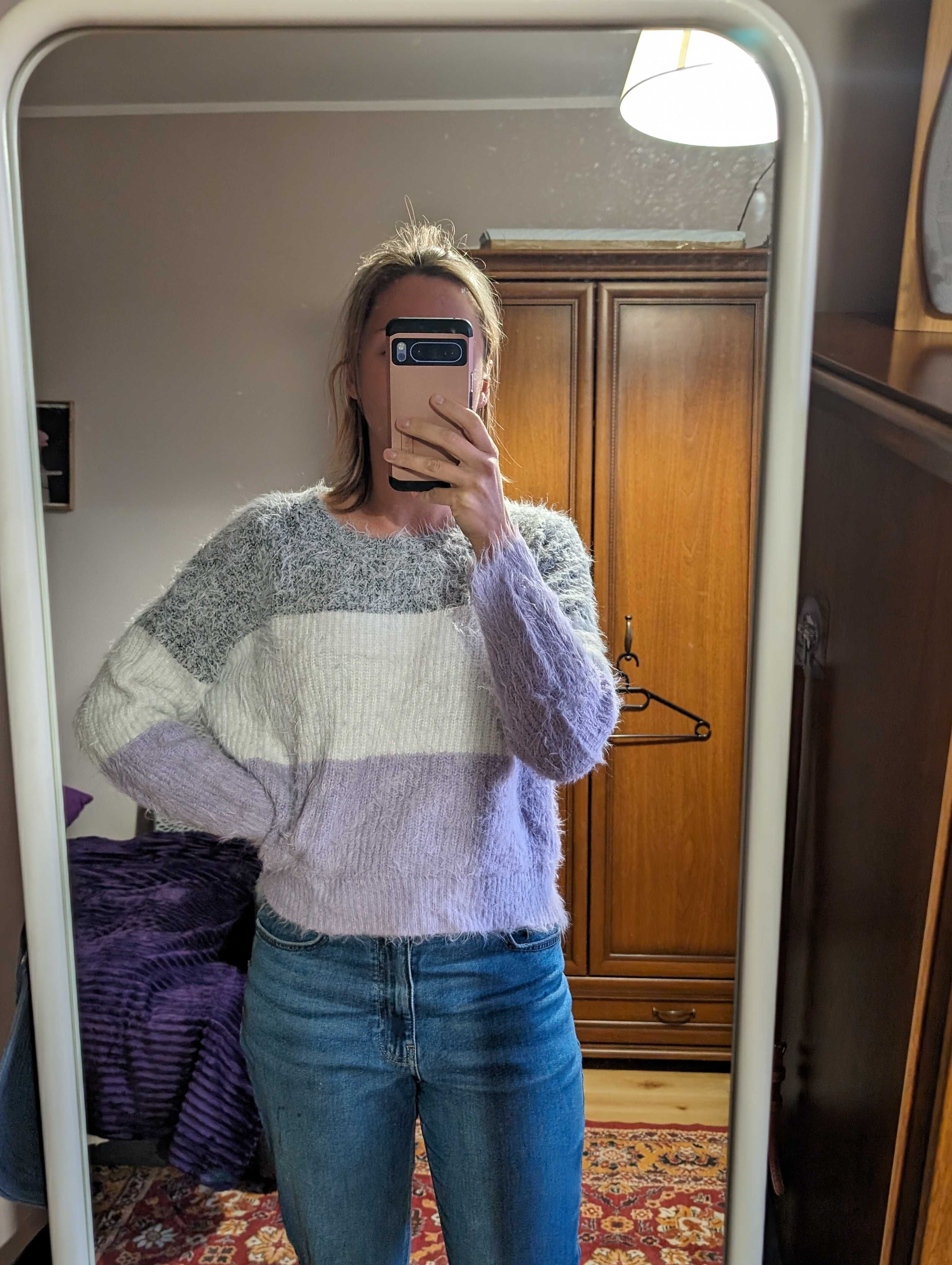 Fioletowy puchaty sweterek Primark