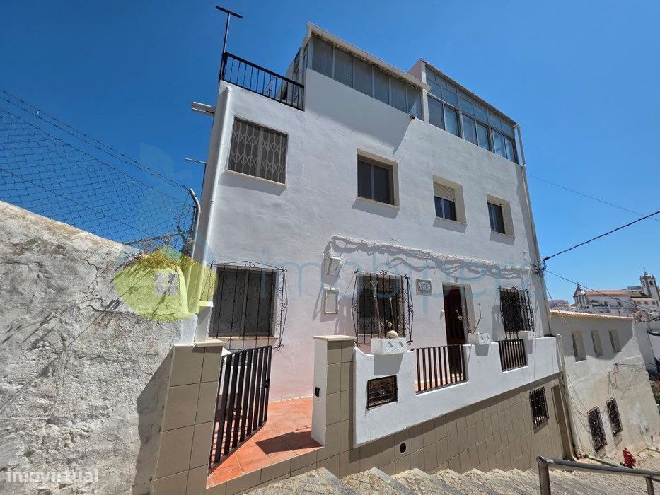 Oportunidade de negócio na Baixa de Albufeira, moradia/prédio para ...