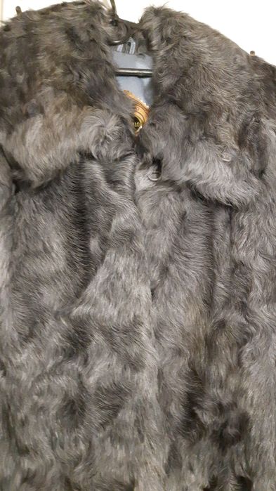 Серая шуба из козлика, и норковая шуба из  кусочков.