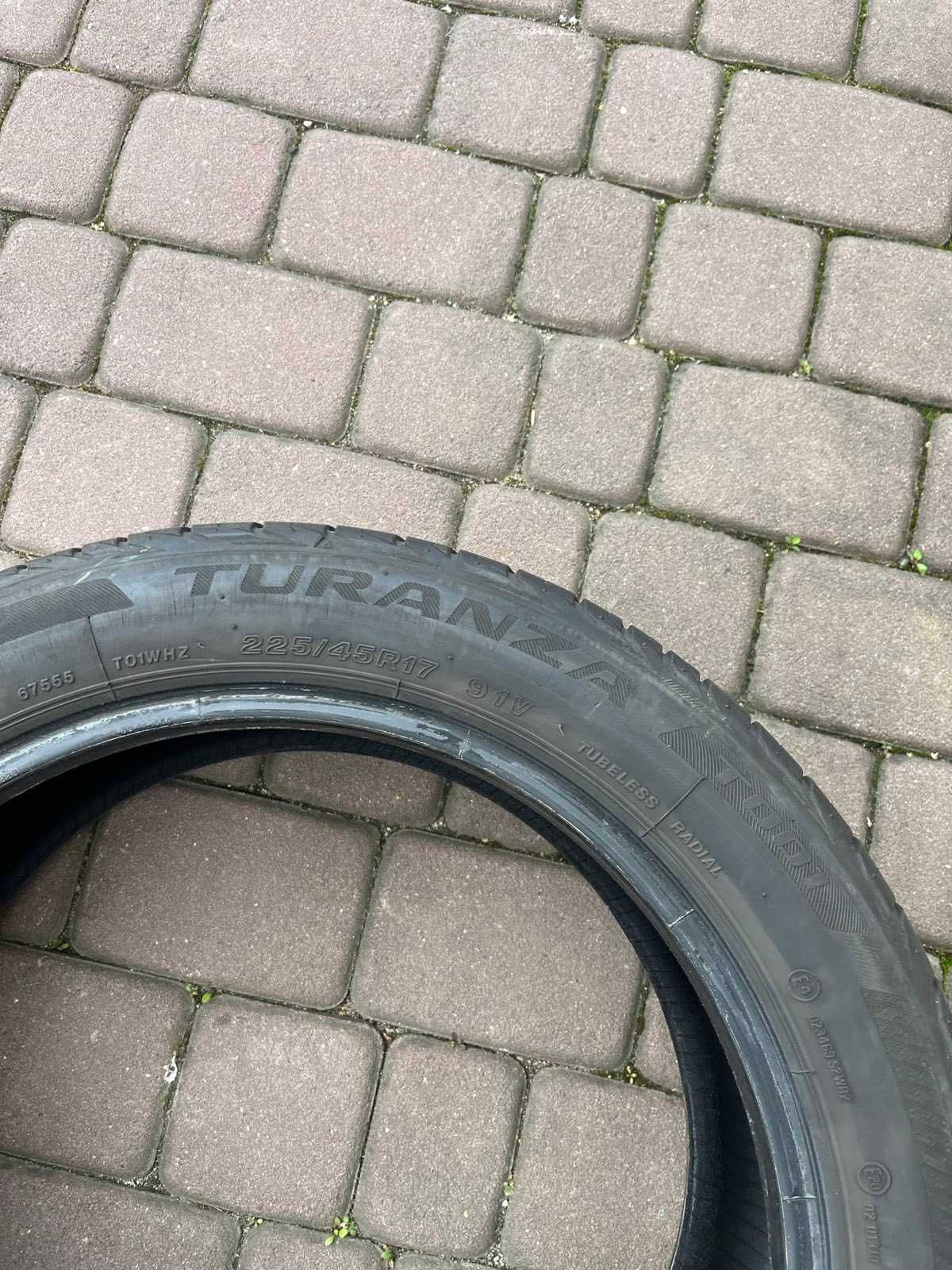 Opony Bridgestone Turanza T001  225/45/17 91V  4x6mm