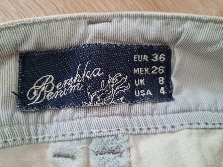 Szorty jeansowe Bershka