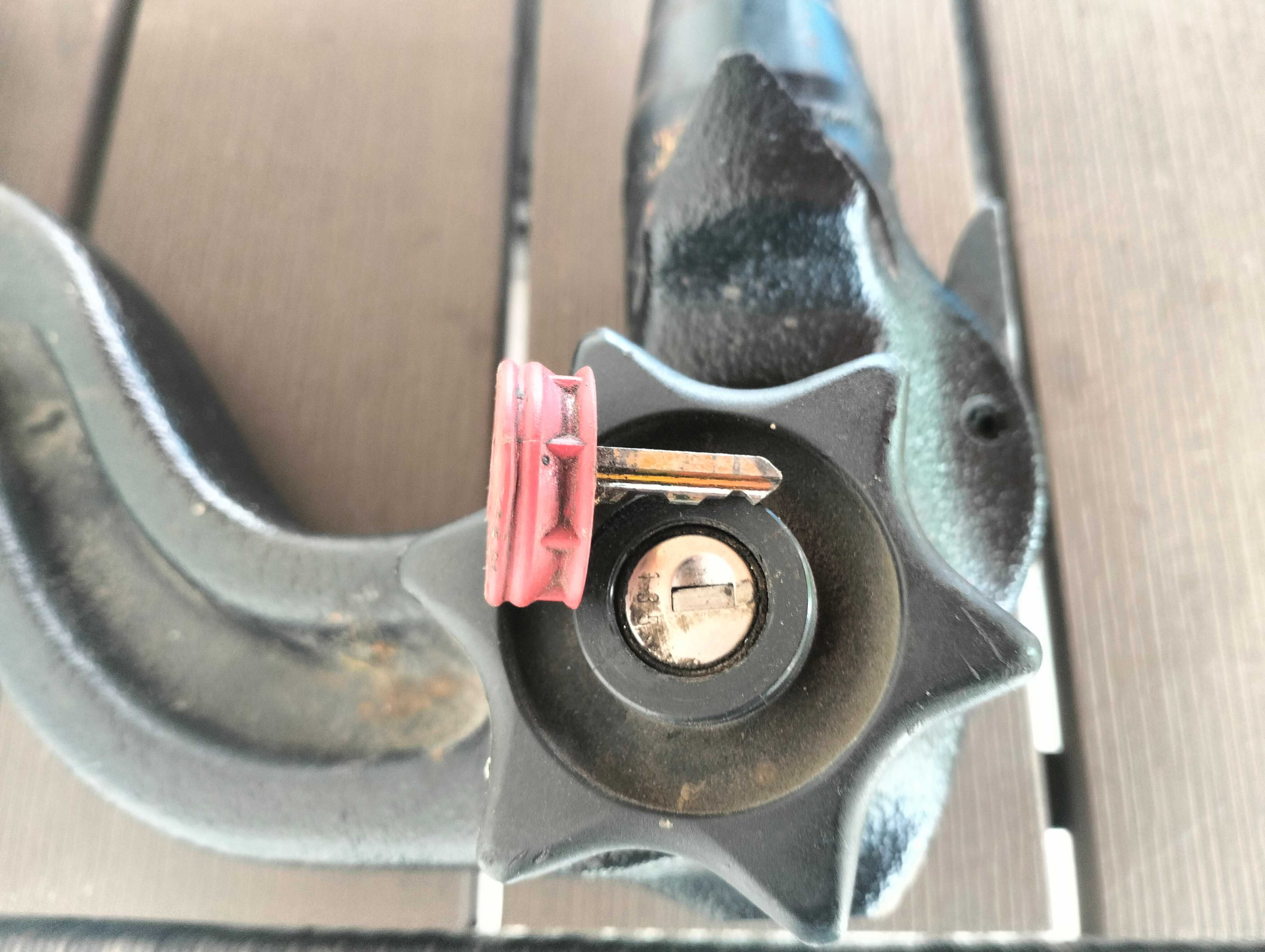Hak westfalia wypinany na kluczyk audi a4 b6 w bdb stanie