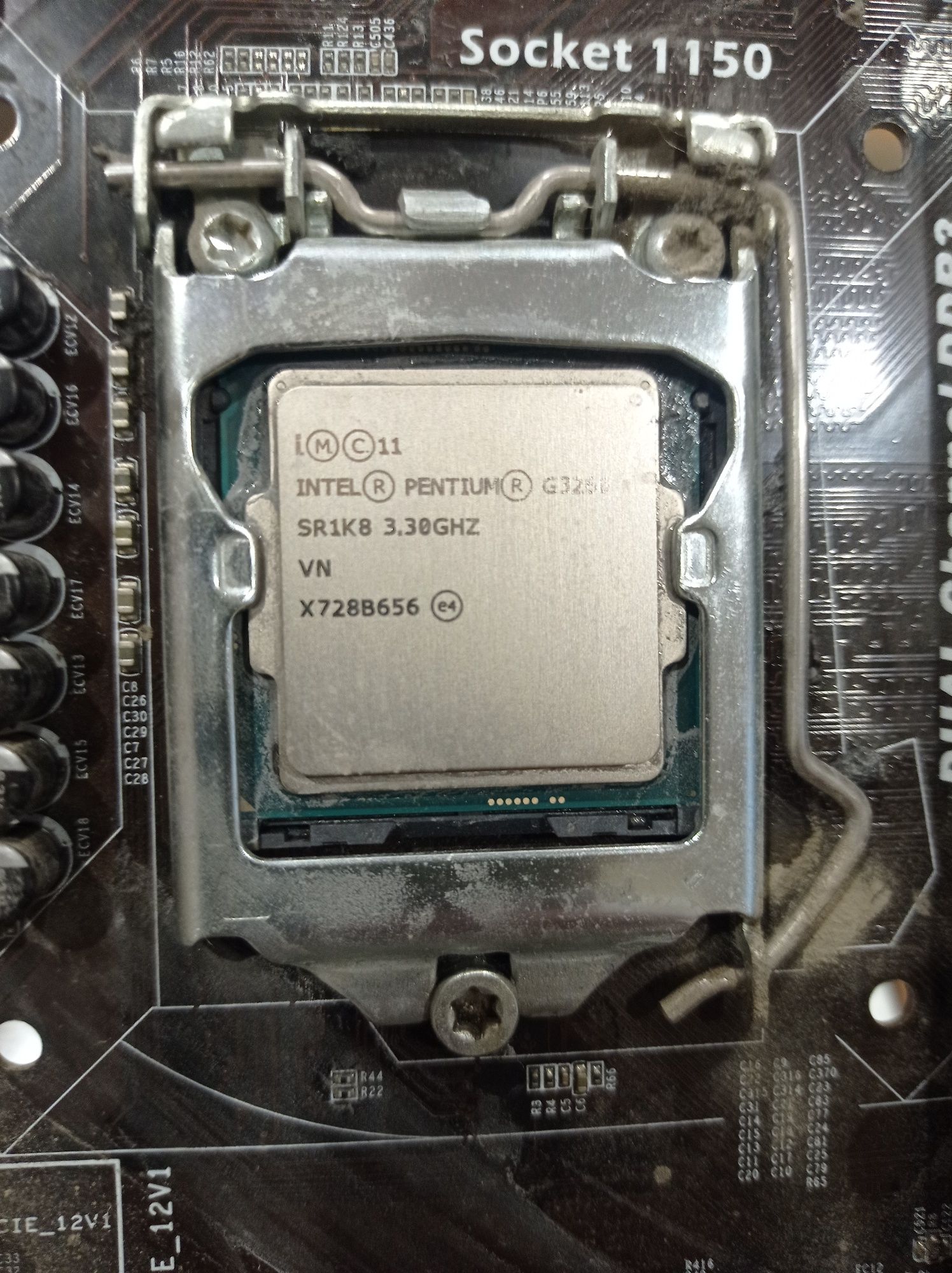 комплект материнска colorful c.h81a-btc v20 проц ,оперативка 4гб