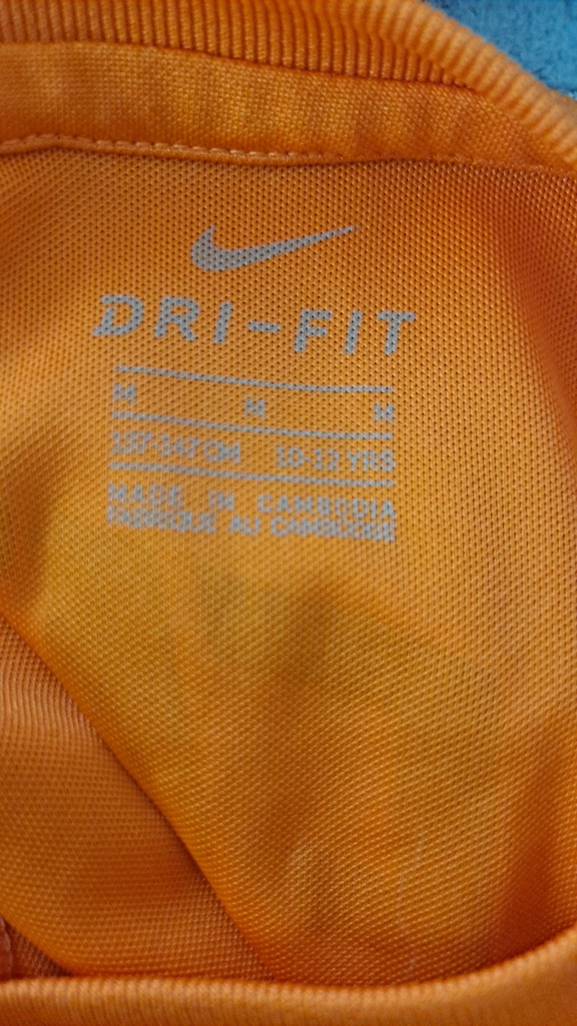 Koszulka Nike pomarańczowa z nadrukiem rozmiar 134cm.
