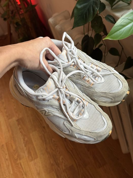 кросівки new balance