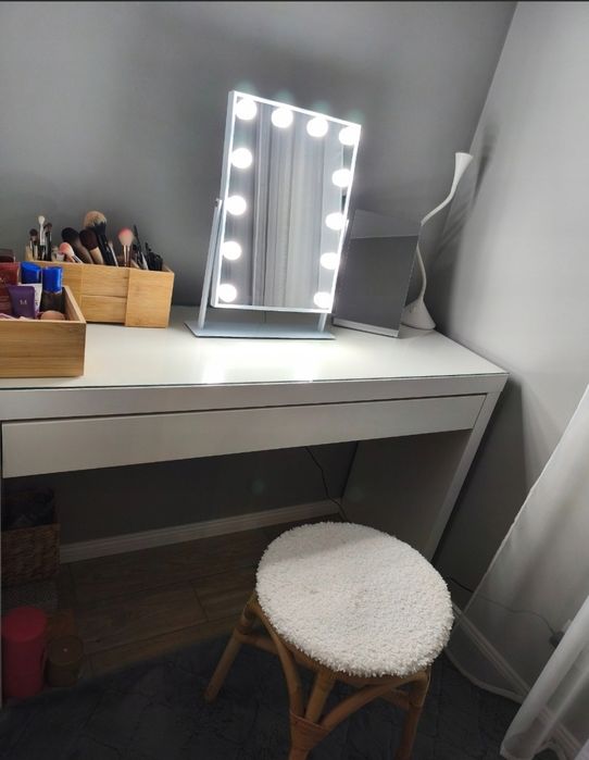 Nowe lustro z oświetleniem LED do makijażu na toaletkę kosmetyczne