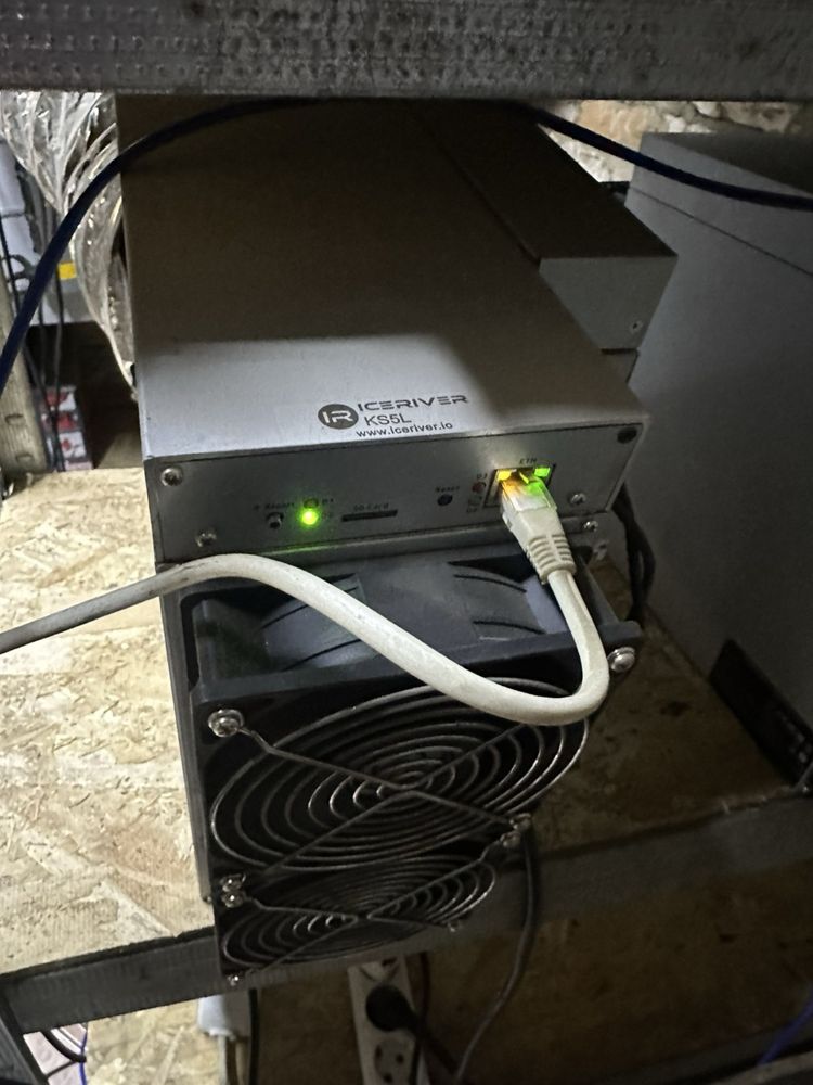 Асик для майнинга IceRiver KS5L 10 Th/s споживанням 3300Вт