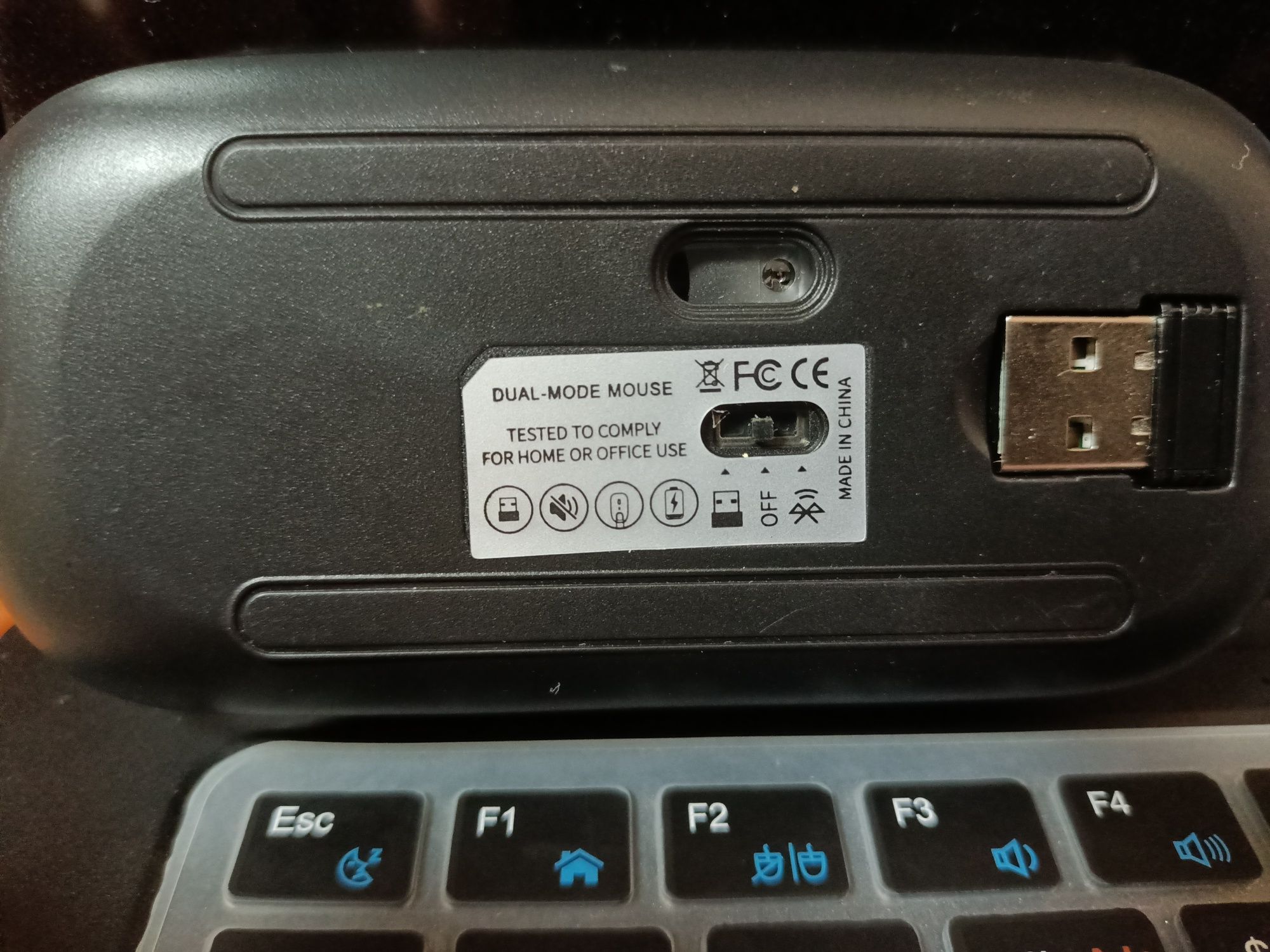 Безпровідна комп'ютерна миша (Bluetooth, USB)