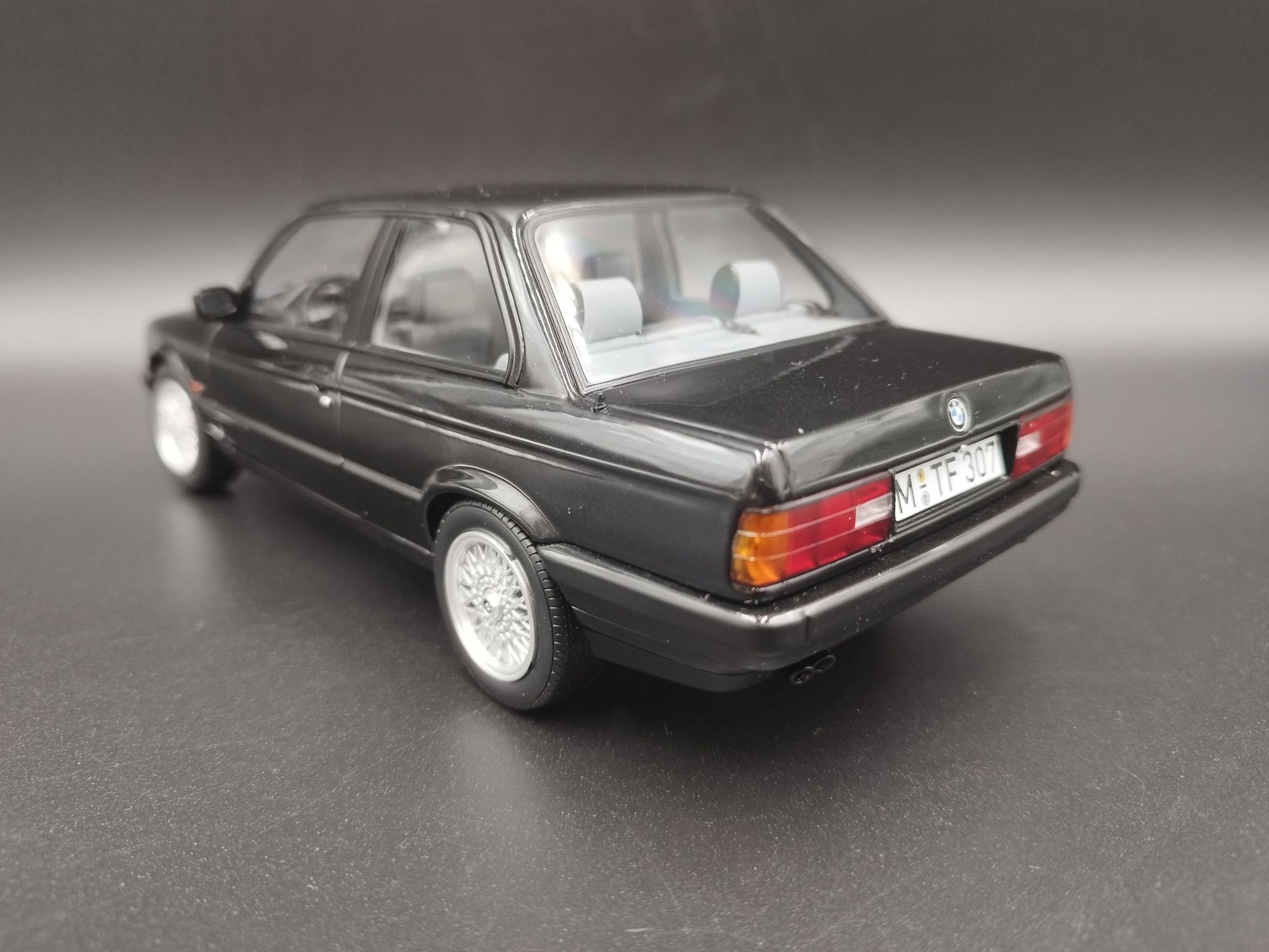 1:18 Norev 1988 BMW 325i E30 Black model nowy