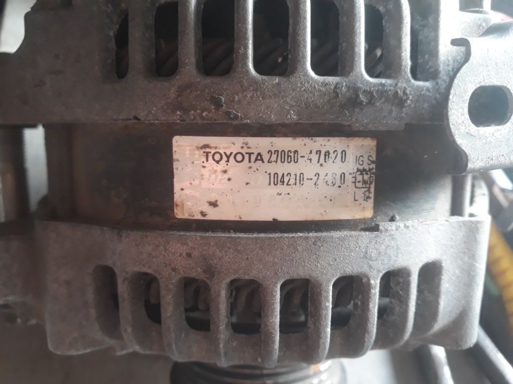 Генератор Toyota Corolla 150, 1.33 мех. 27060-47020