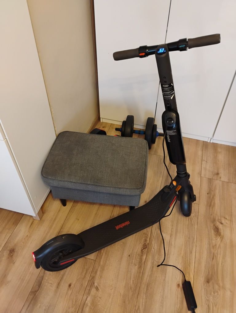 Hulajnoga elektryczna Ninebot KickScooter E22 z dodatkową baterią