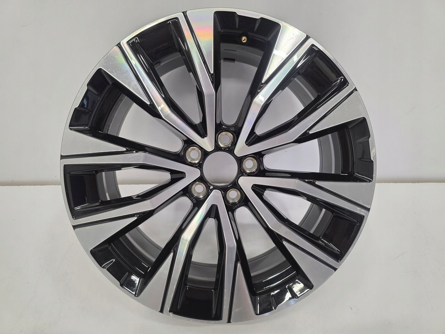 Felga Volvo XC60 II XC90 II XC40 S90 V90 7,5x19 ET50,5