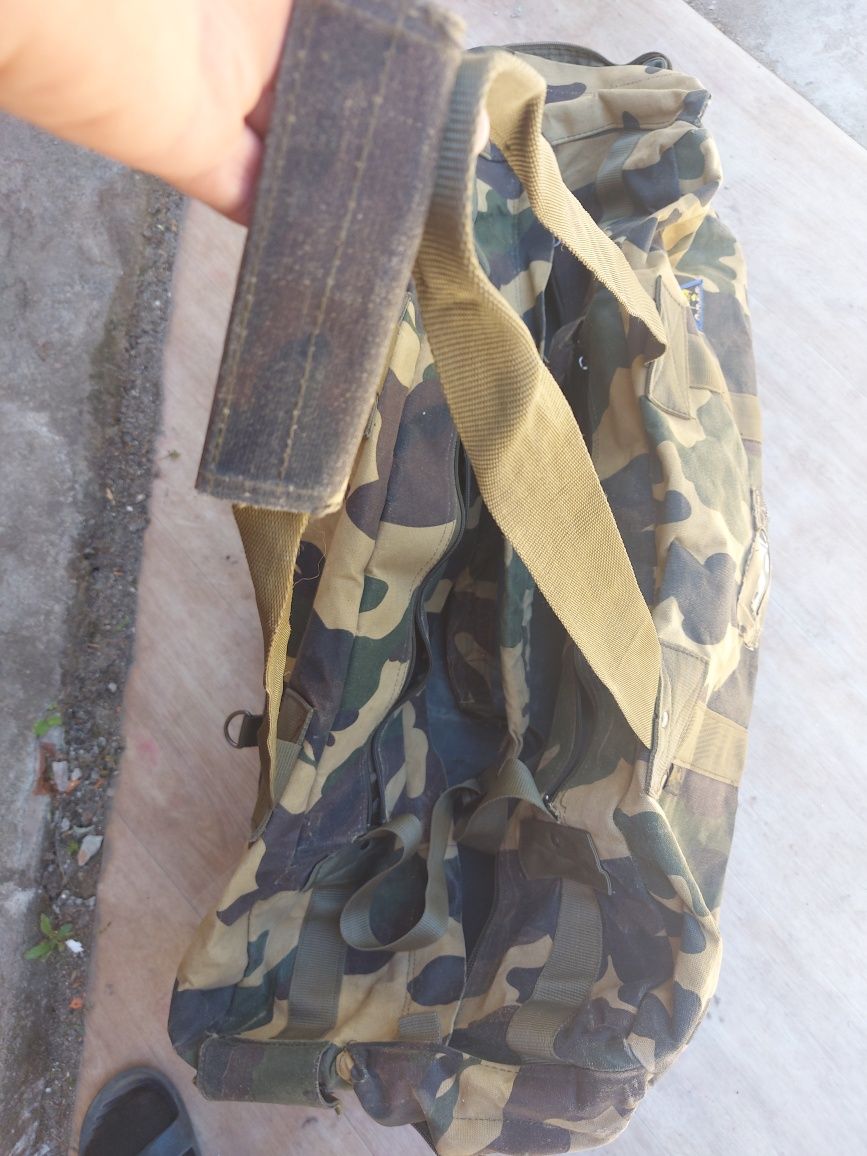 Mochila militar, grande capacidade 120L, fundo impermeável.