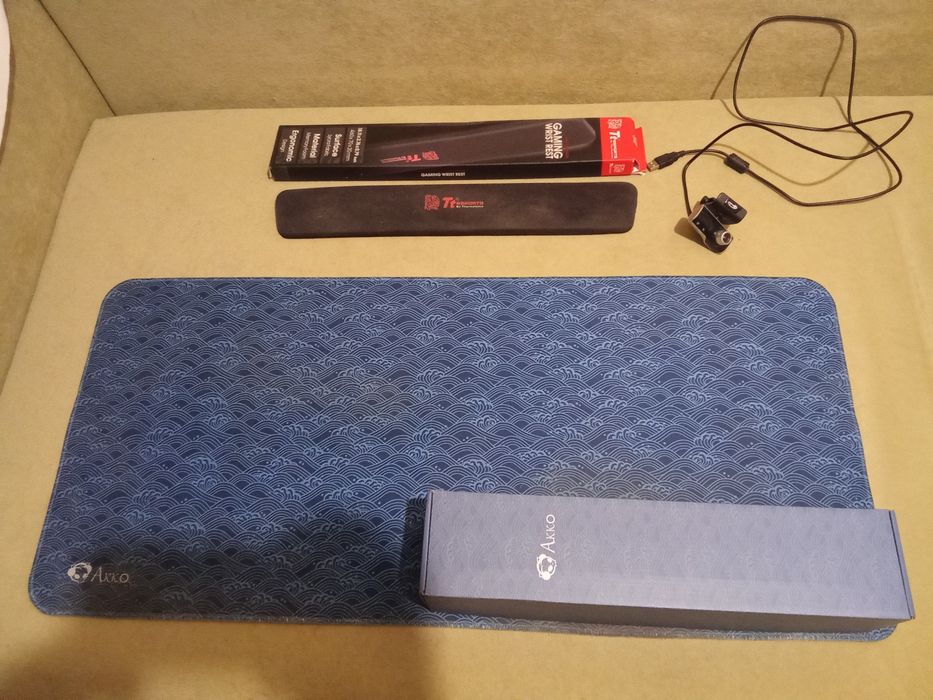 Большой коврик Akko + подставка под клавиатуру + камера