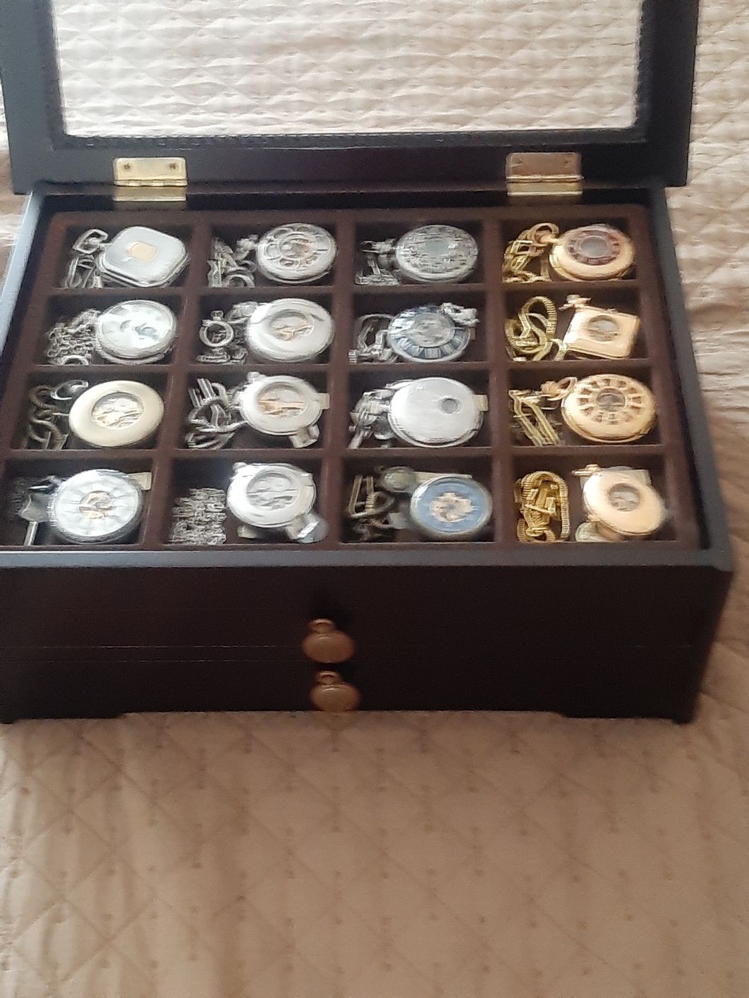 Coleção de relógios de bolso novos em caixa de madeira