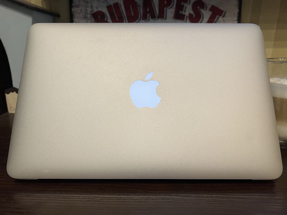 Майже ідеальний MacBook Air 11 A1465 2015, БАТАРЕЯ 6 годин