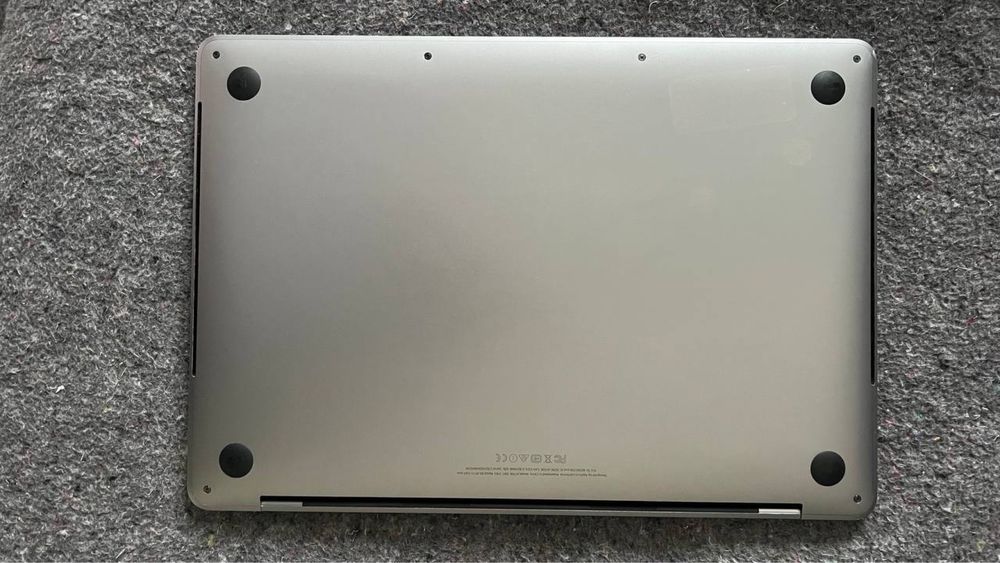 MacBook Pro / touch bar / 512Gb 13” (2017) intel core i5