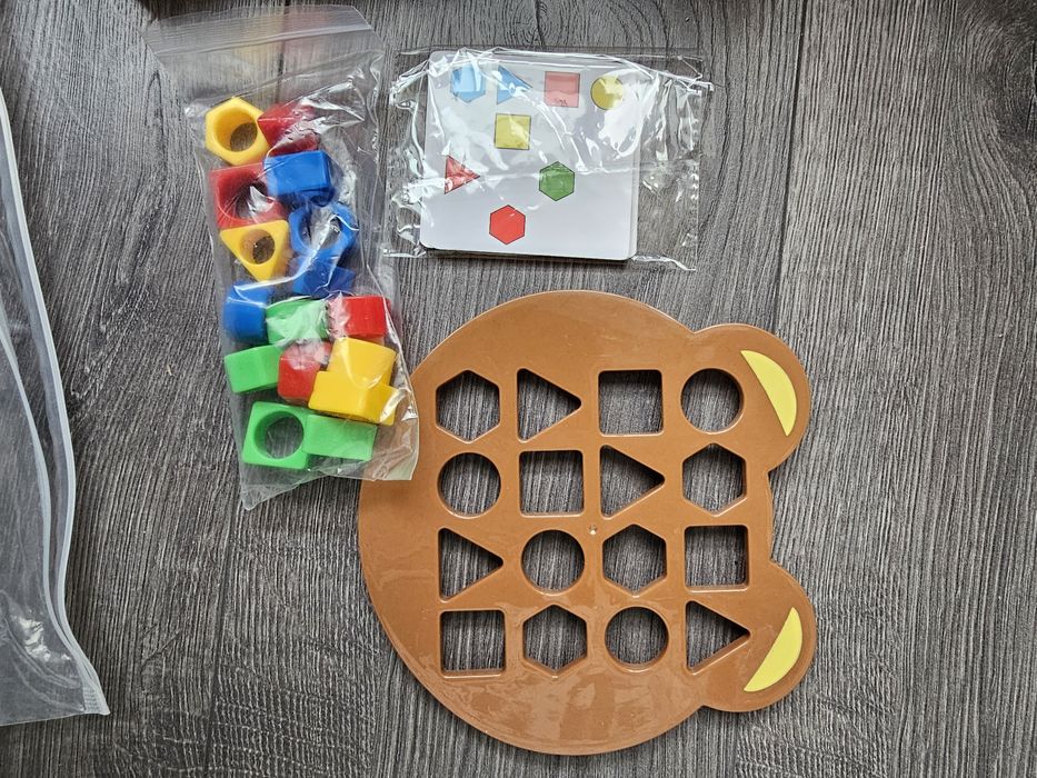 Гра монтесорі монтессорі на запам'ятовування.