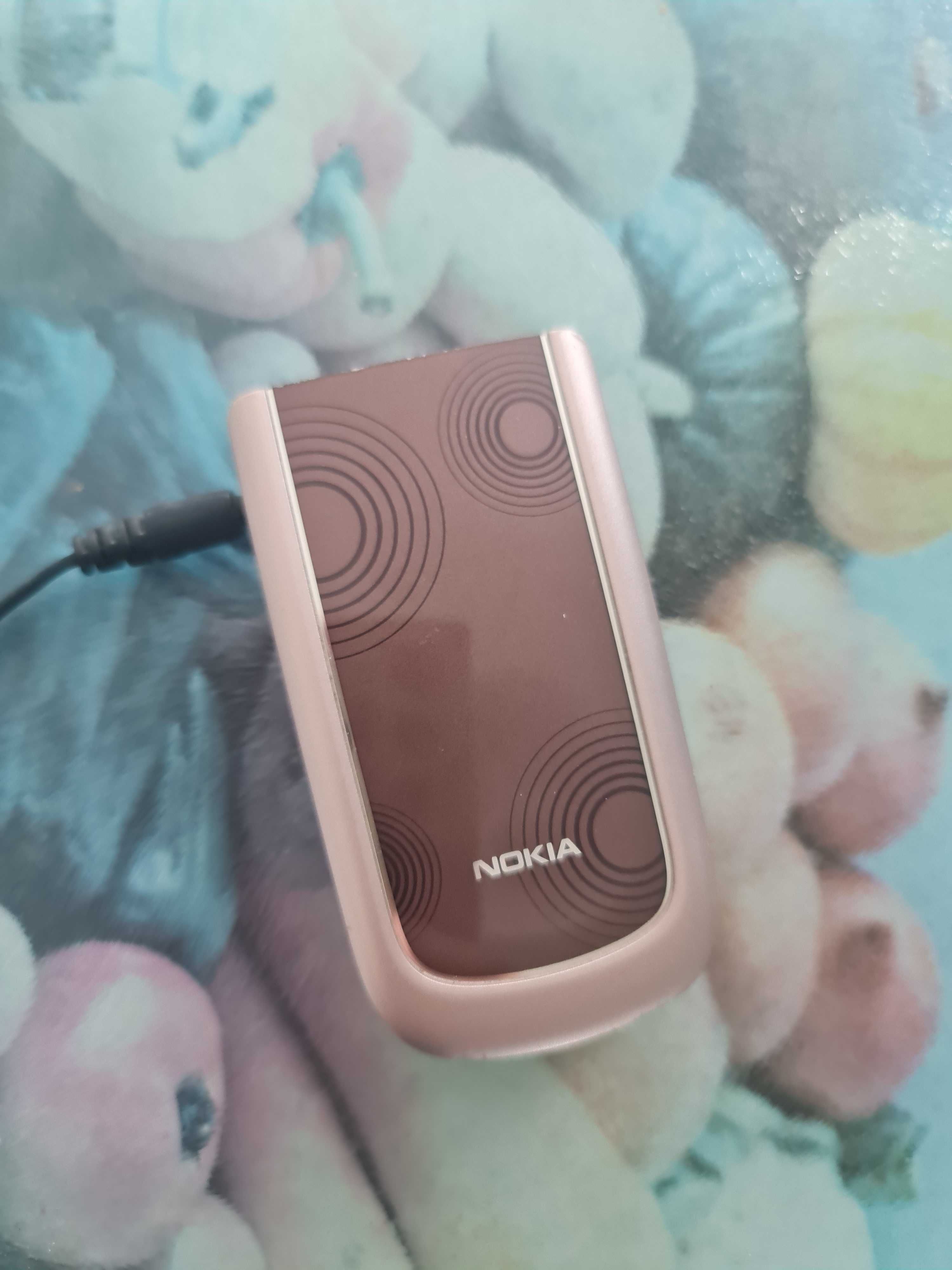 Telefon komórkowy Nokia 3710 Fold